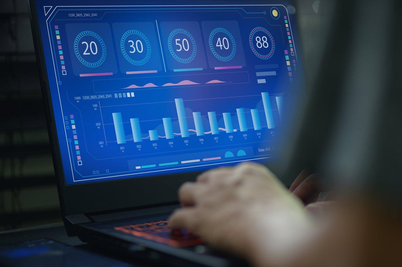 Tableau de bord commercial intégrant l'intelligence artificielle pour optimiser la stratégie auprès des grands comptes.