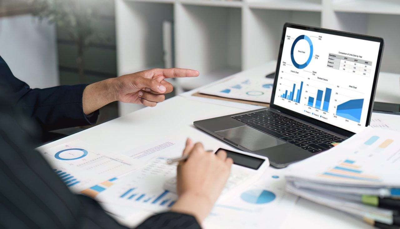 Tableau de bord CRM sales présentant un pipeline de vente personnalisé, intégration et automatisation avancée.